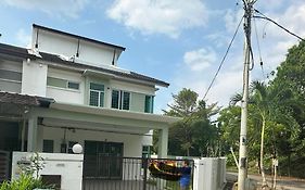 Bahagia Makmur Homestay